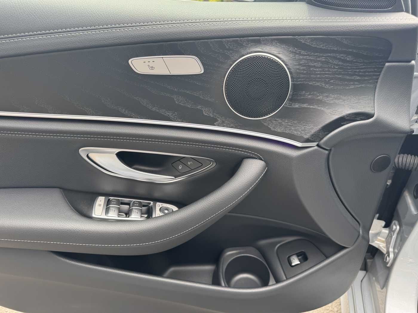 Fahrzeugabbildung Mercedes-Benz E 220d T AMG+AHK+ESD+RKamera+TotW+ Ambiente