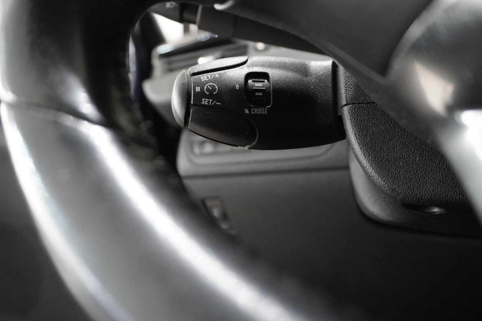 Fahrzeugabbildung Peugeot 208 LIM. 1.2 ACTIVE NAVI/LED/KLIMA/SHZ/PDC/TEMP