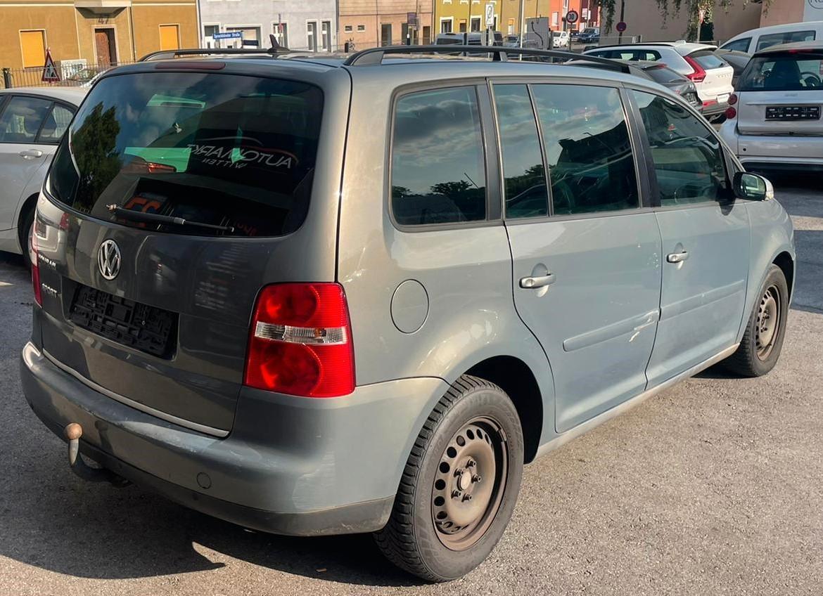 Volkswagen Touran 1.6 Trendline Klimaautomati*TMP*AHK*EURO4