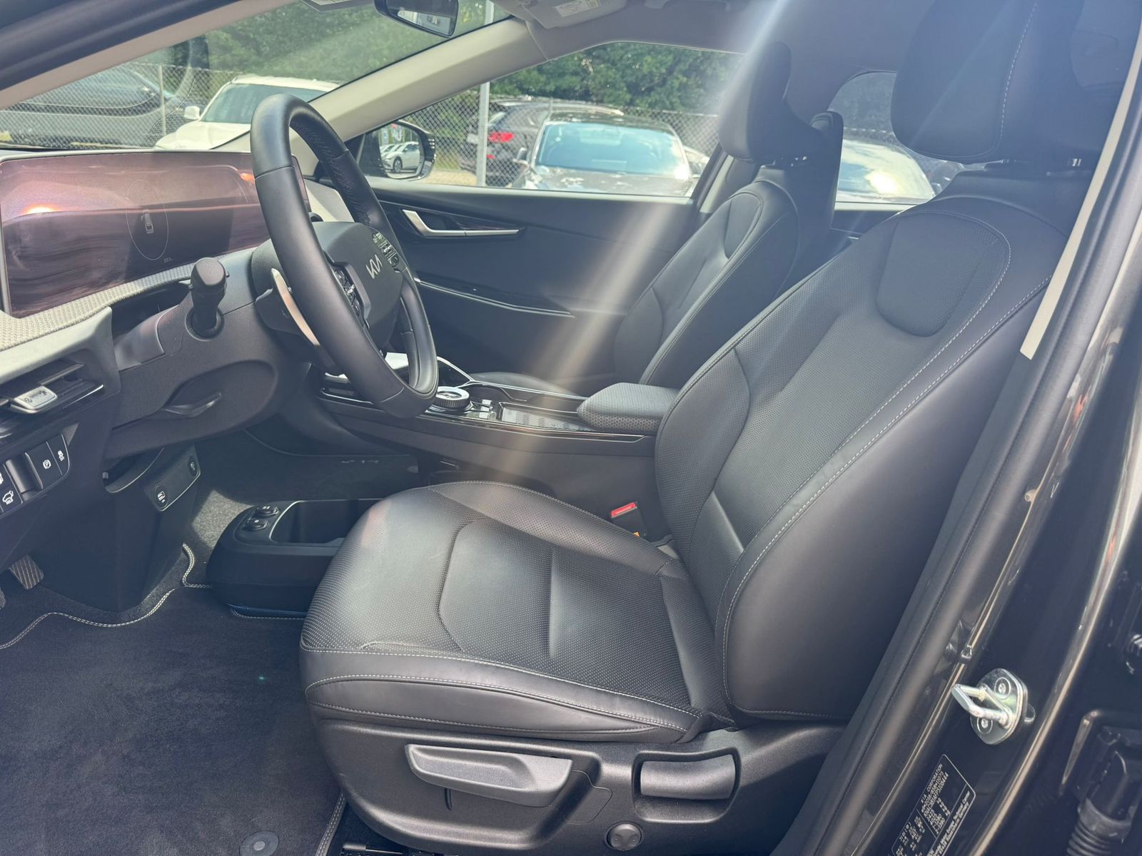 Fahrzeugabbildung Kia EV6 2WD NAVI+LED+SHZ+HEAD+KAMERA+DAB+ACC+19"+