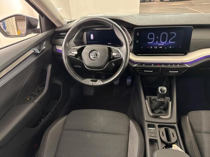 Fahrzeugabbildung SKODA Octavia Combi Ambition TSI NAVI PDC GRA NEBEL 1.