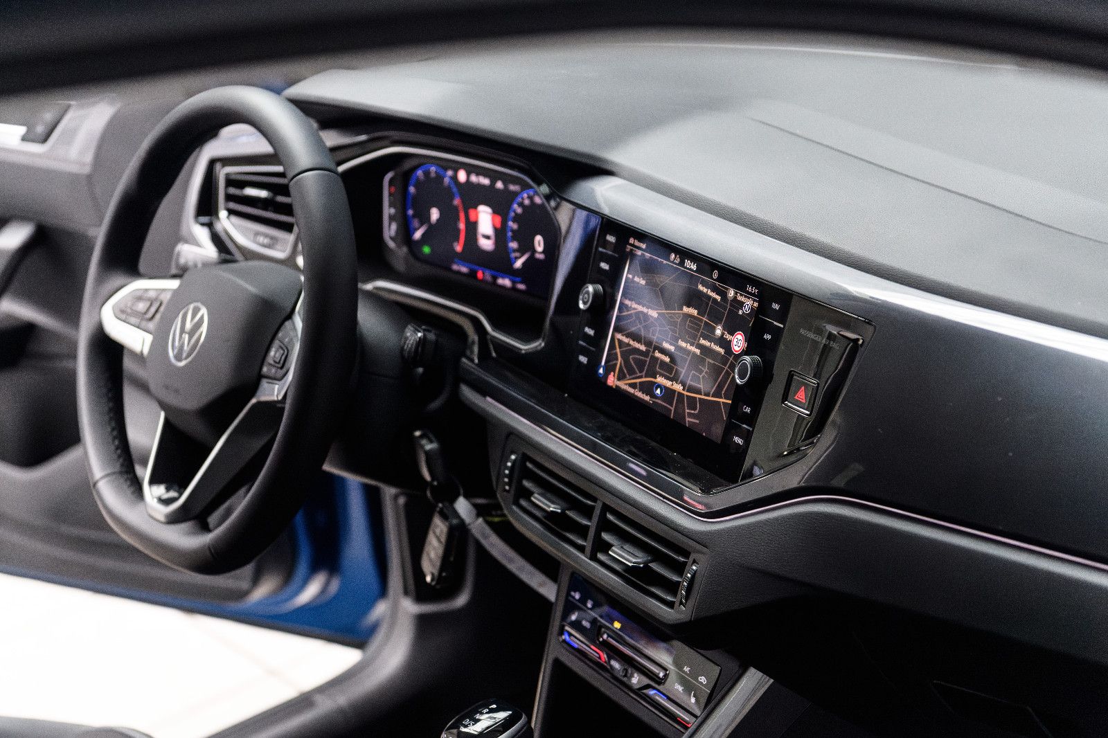 Fahrzeugabbildung Volkswagen Polo Style 1.0l TSI +DSG + Navi + IQ Drive