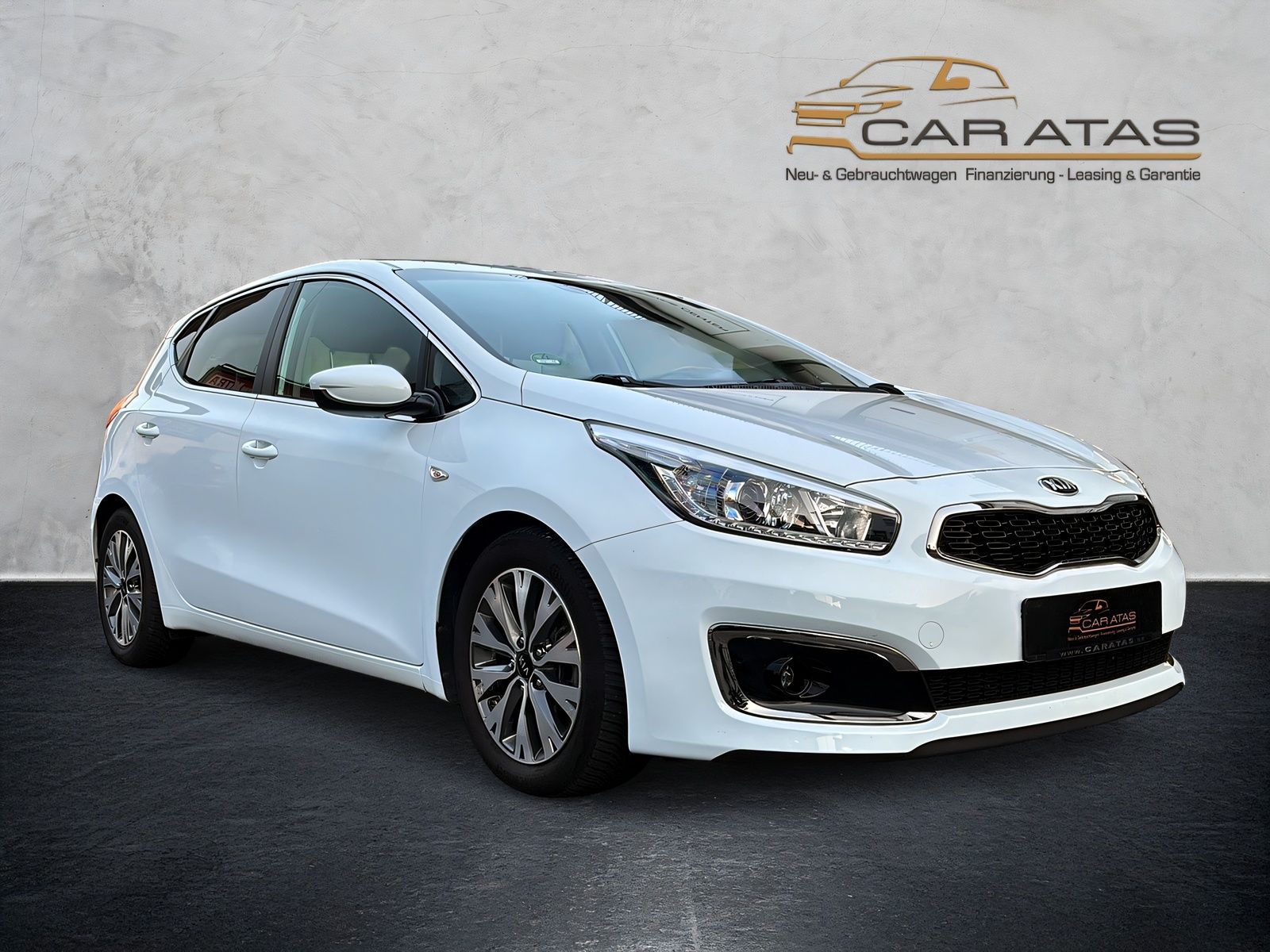 Fahrzeugabbildung Kia cee´d NAVI SITZHEIZ 2 x KLIMAAUT .TEMP. RF KAM