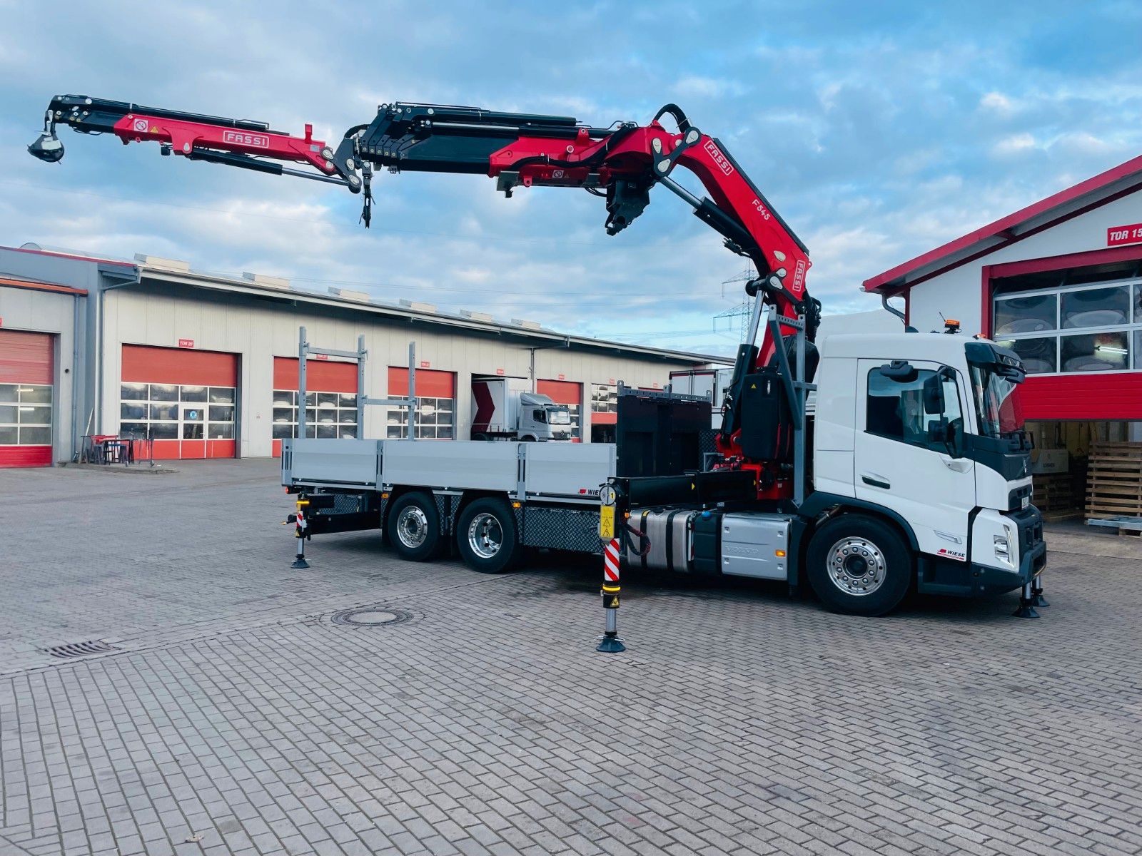Fahrzeugabbildung Volvo FMX 500  FASSI Ladekran F545 JIB & Winde Sofort