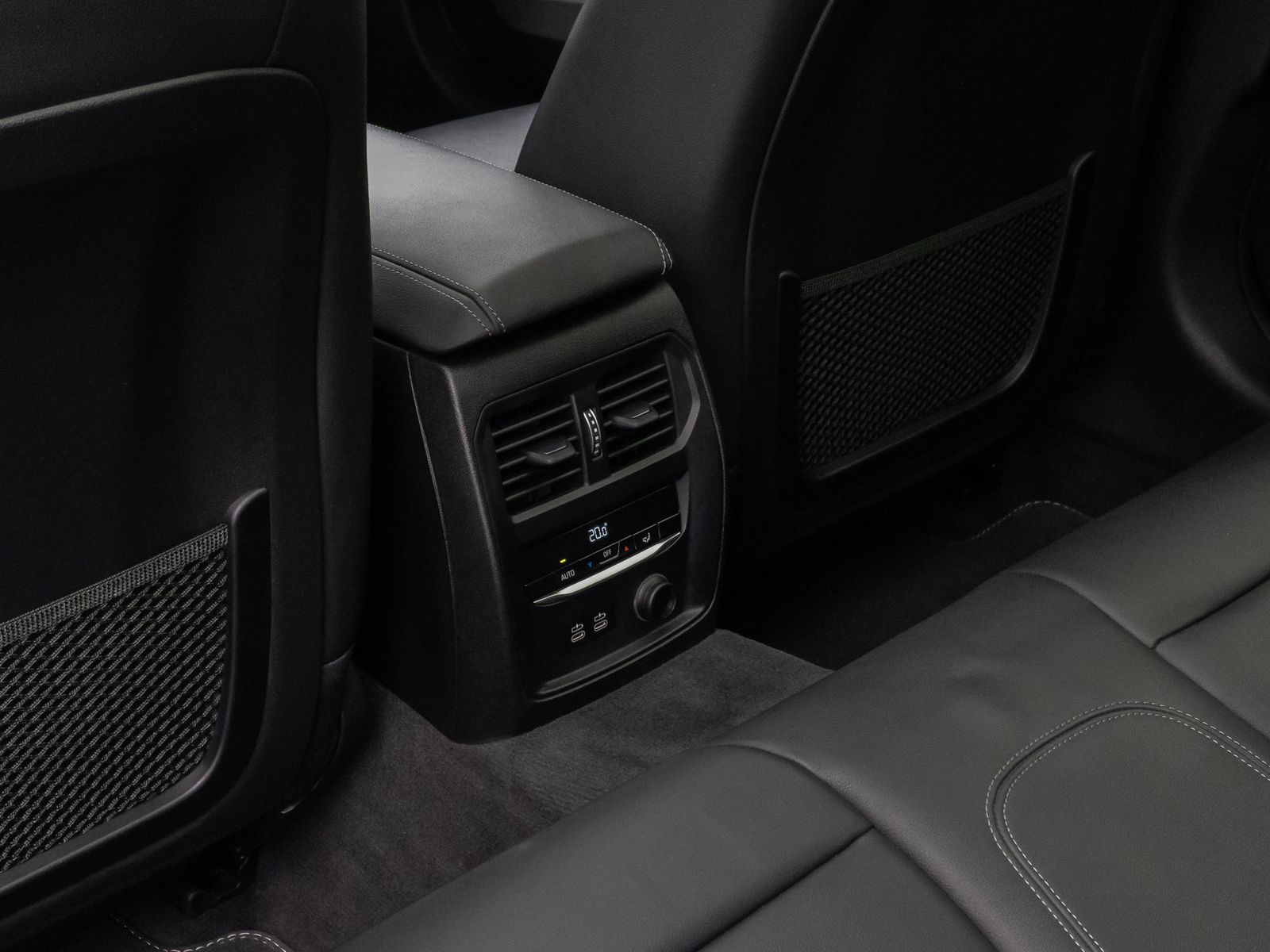 Fahrzeugabbildung BMW 320d Panorama HiFi PDC LED Geschwindigkeitsreg
