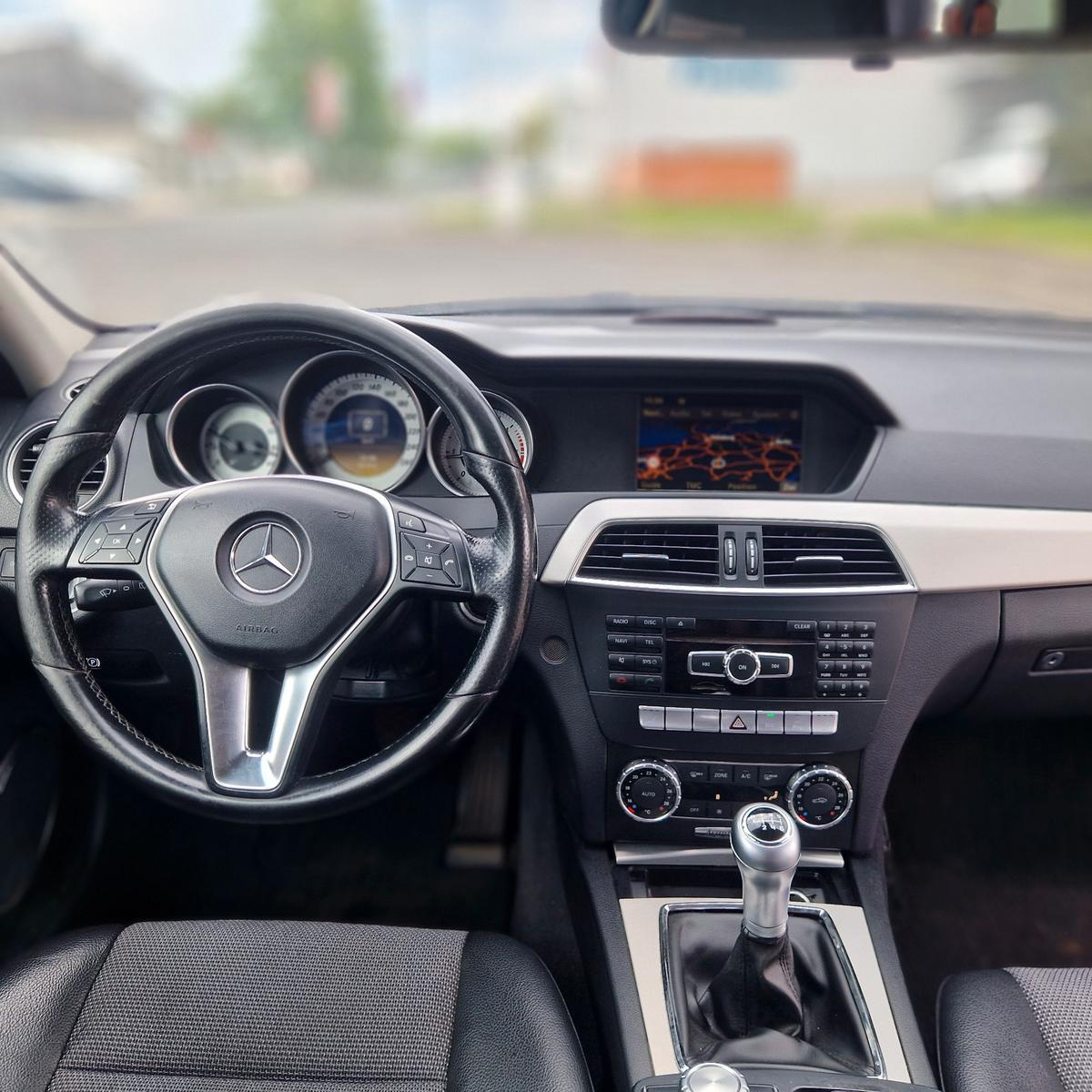 Mercedes-Benz C220 2012 — photo 18