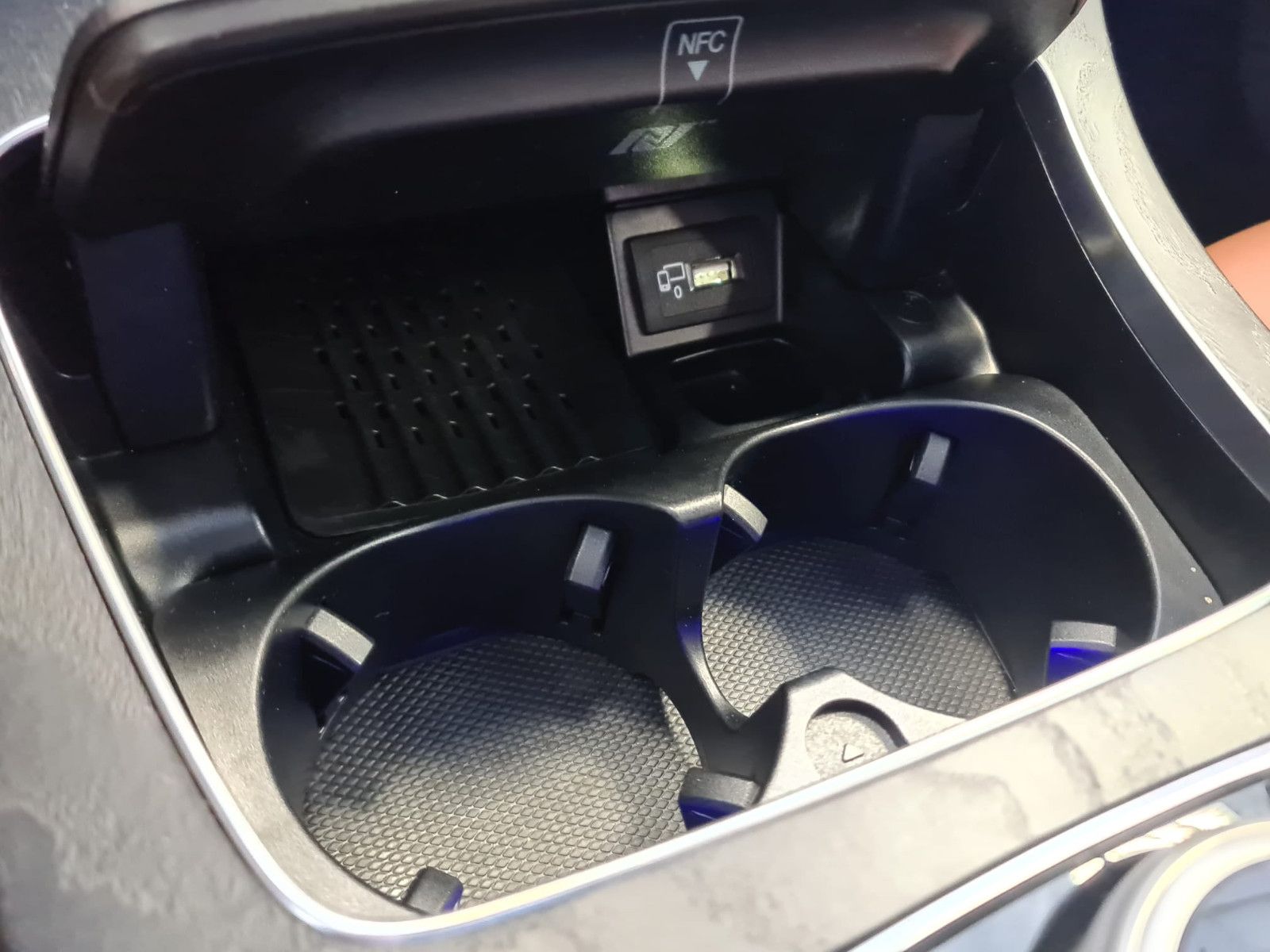 Fahrzeugabbildung Mercedes-Benz E 400 T-Modell 4Matic/ Multibeam / AHK / AMG