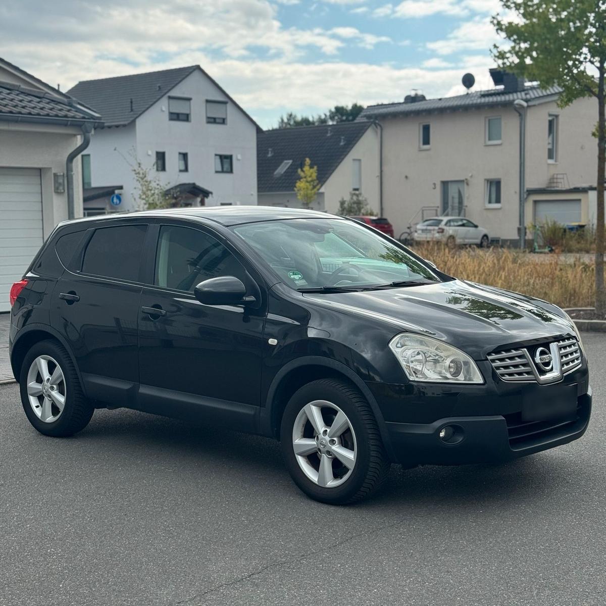Nissan Qashqai+2 2009 — rear view