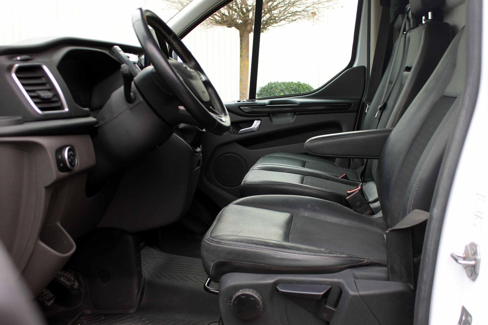 Fahrzeugabbildung Ford Transit Custom Kasten 290 L1 Sport KAM NAV KLIMA