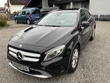 Mercedes-Benz GLA 250 Panoramadach unfallfrei Comand AHK - schwarze Mercedes-Benz GLA 250