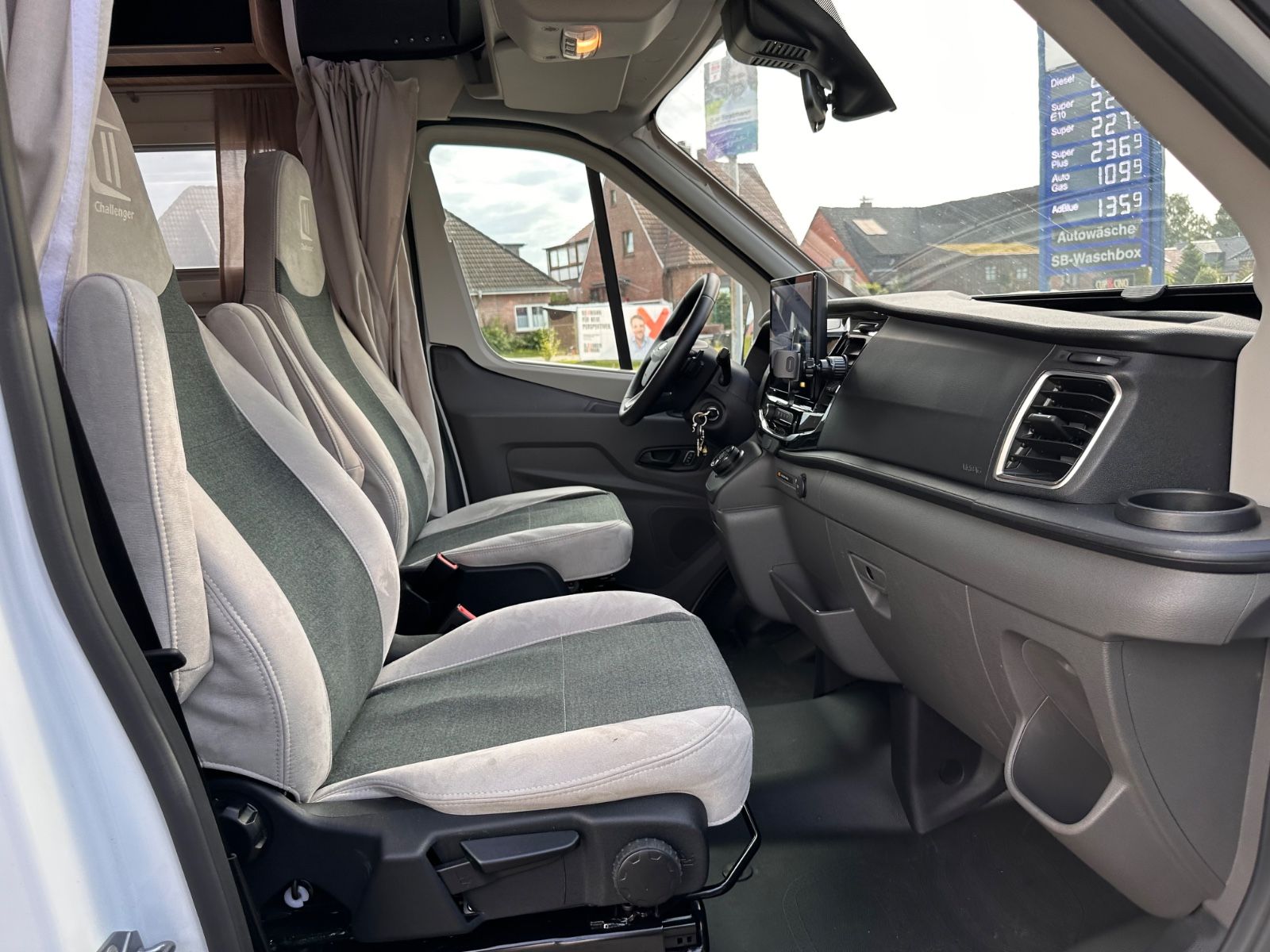 Fahrzeugabbildung Challenger 337 GA Etape Edition M25 Automatik Arctic-Paket
