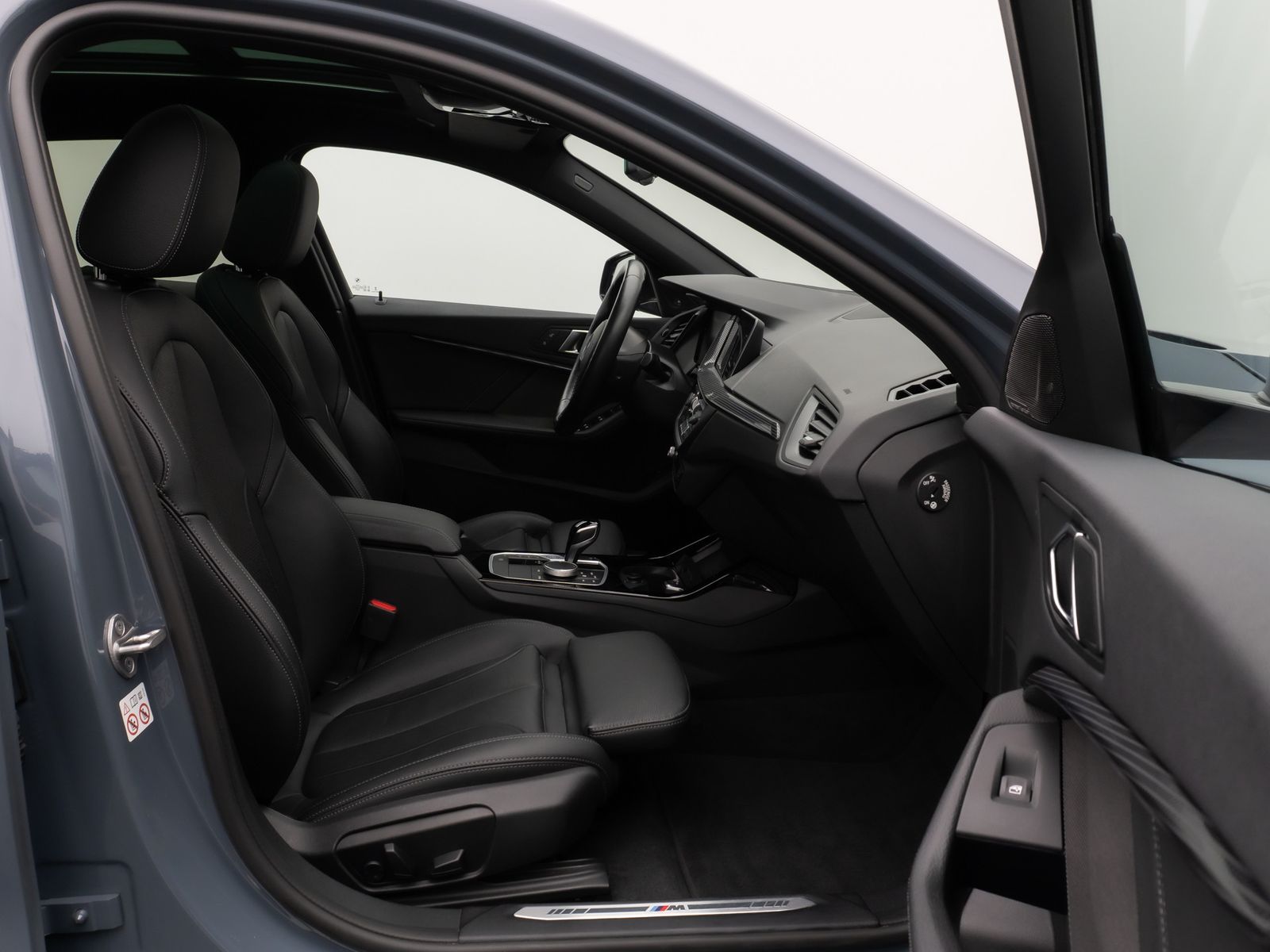 Fahrzeugabbildung BMW 118i M Sport Panorama Kamera HUD DAB H/K Komfort