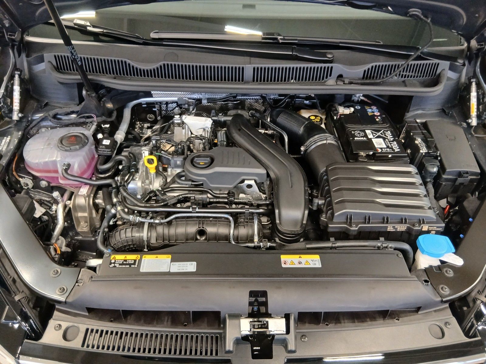 Fahrzeugabbildung Volkswagen Touran Energy 1,5 TSI DSG + AHK+Navi+LED+ Kamera