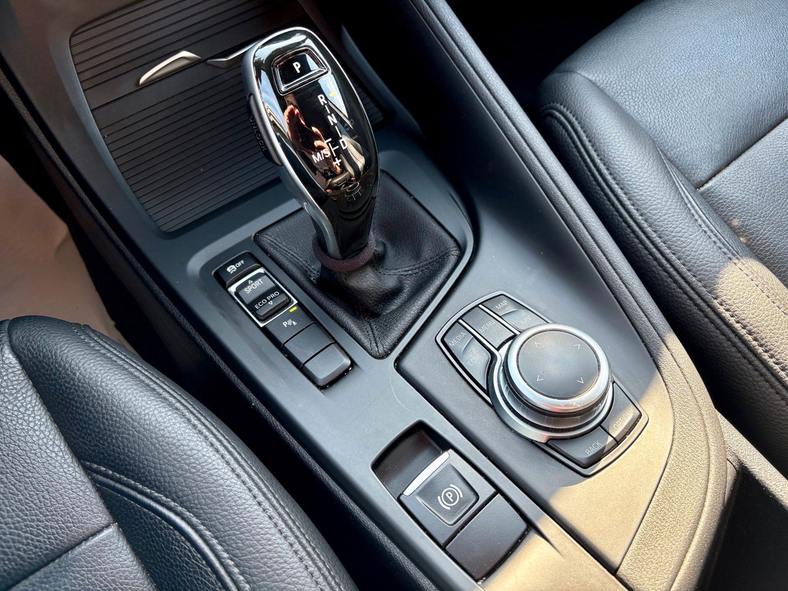 Fahrzeugabbildung BMW X1 sDrive18d Aut. Navi Leder M SPORTLENKRAD 1.HD