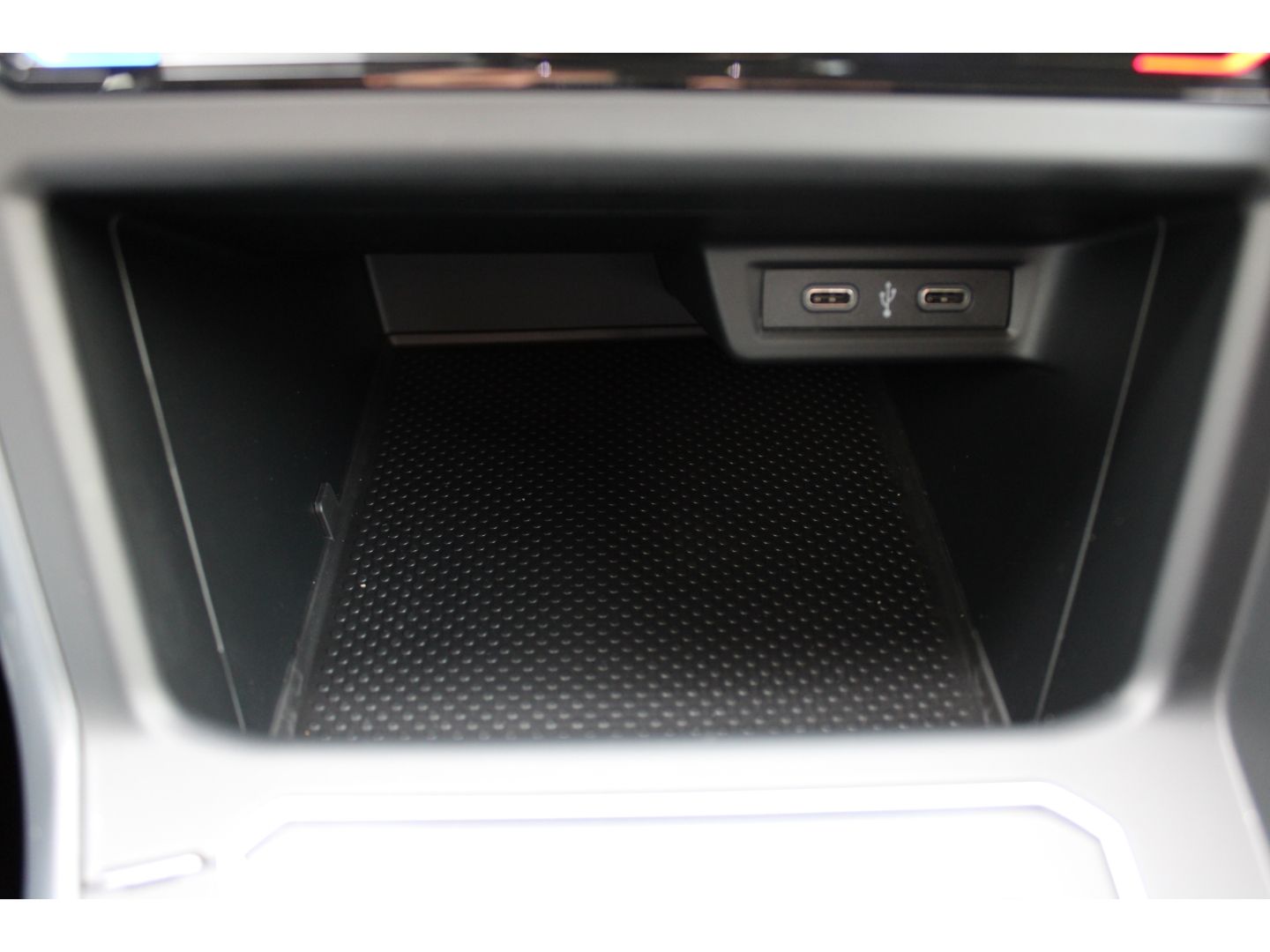 Fahrzeugabbildung Volkswagen Taigo 1.0 TSI R-Line LED ACCSHZ OPF Sportpaket N