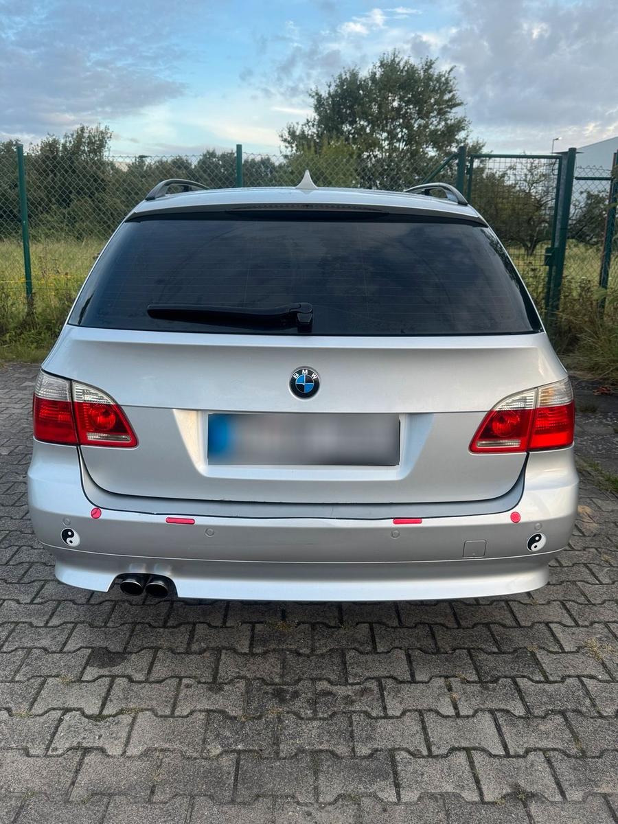 BMW 525 2005 — rear view