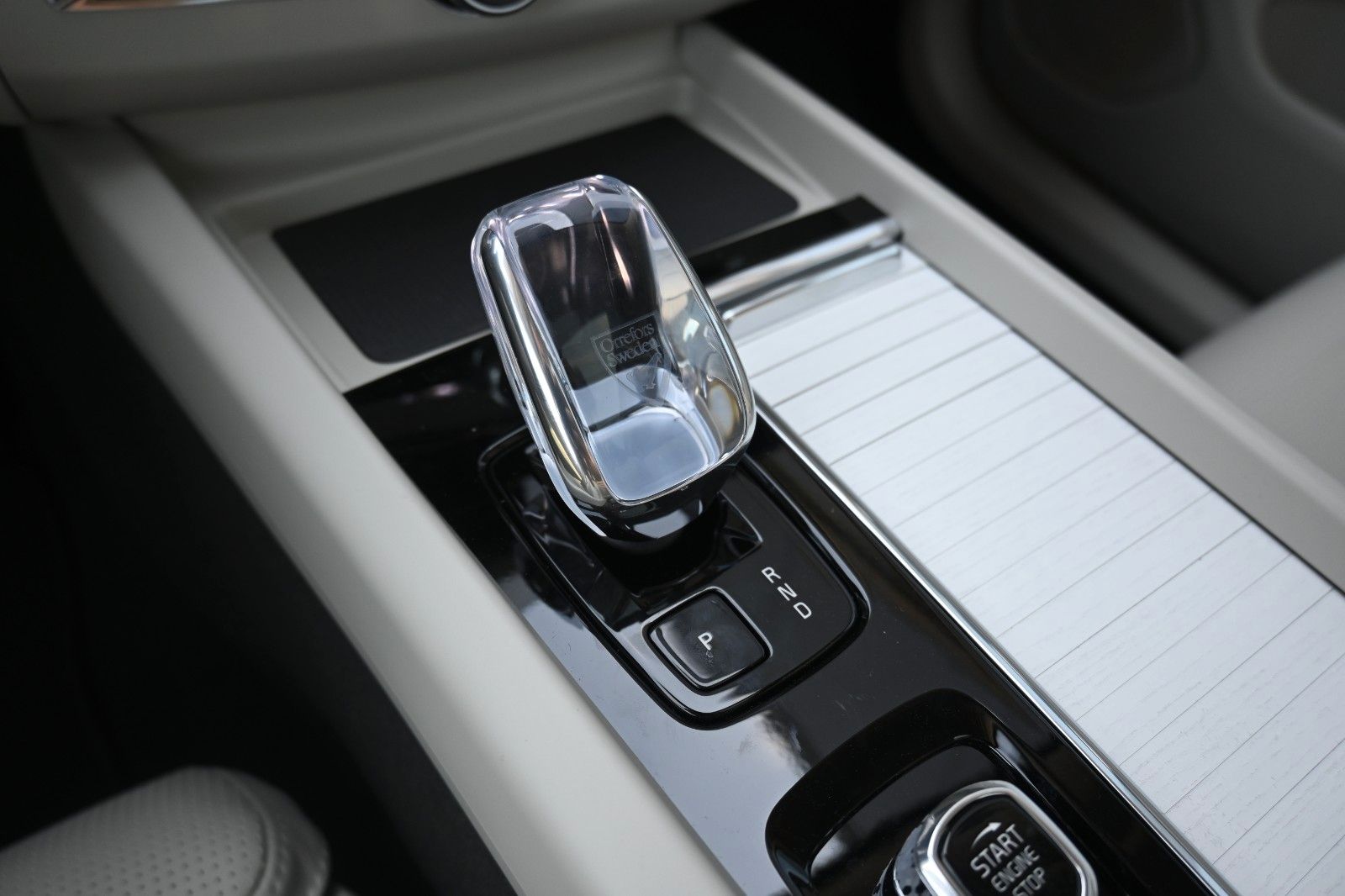 Fahrzeugabbildung Volvo XC60 B5 B AWD Plus Dark*FSHZG*PANO*360°*ACC