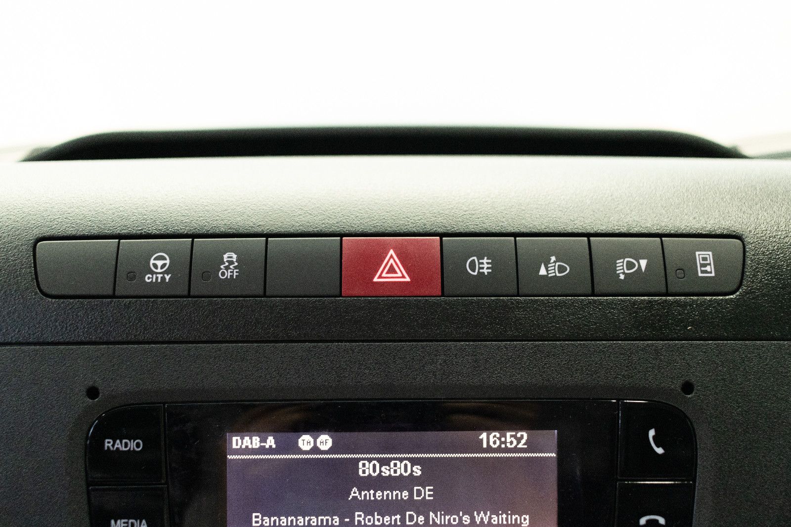 Fahrzeugabbildung Iveco Daily 35S16H3.0 EA8 V AUTOMATIK KASTENWAGEN 3,0L