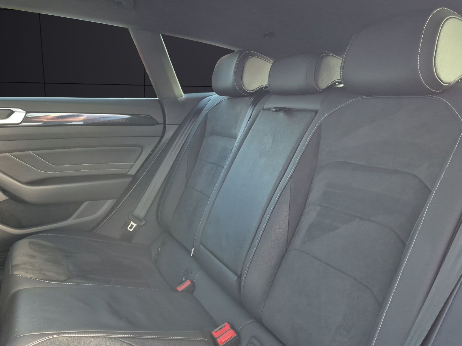 Fahrzeugabbildung Volkswagen Arteon SB TSI R-Line DSG 4M Matrix AHK Navi AID