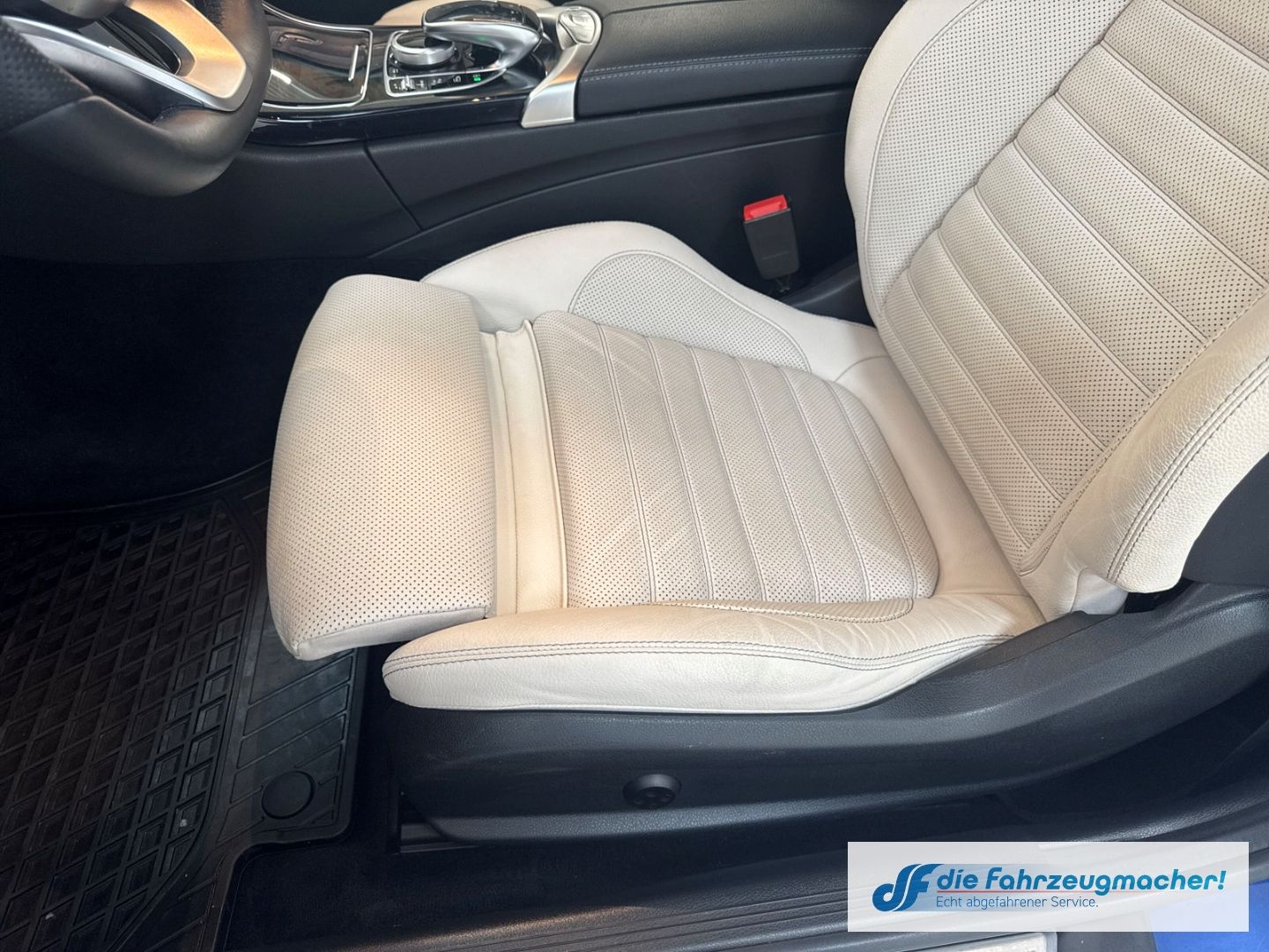 Fahrzeugabbildung Mercedes-Benz C 200 Cabrio 4Matic Sportpaket AMG LED Leder Mem