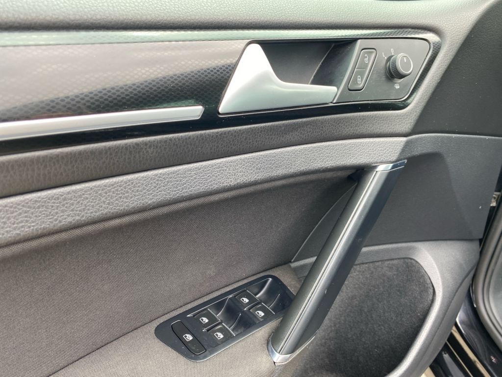 Fahrzeugabbildung Volkswagen Golf 1.4 TSI Highline Xenon,STH,SH,PDC,Climatr.