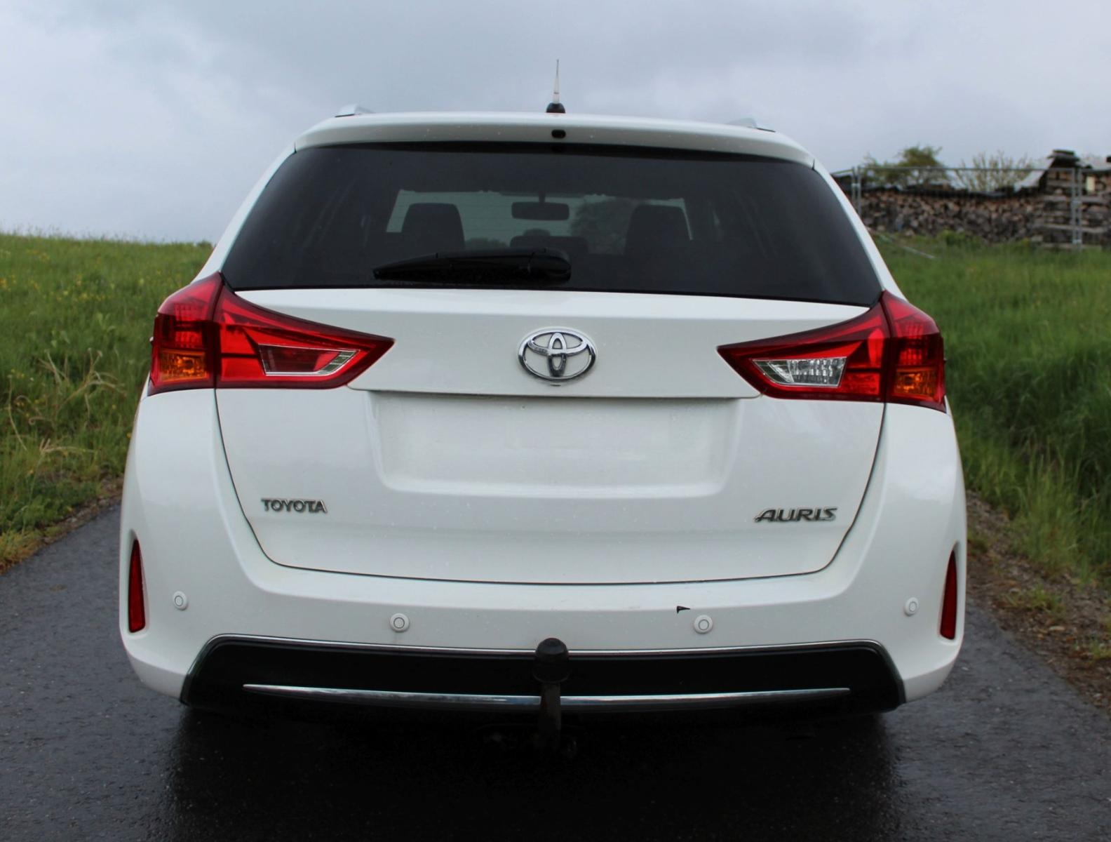 Toyota Auris 2014 — engine 1.998 cm³, 124 HP (91kW)