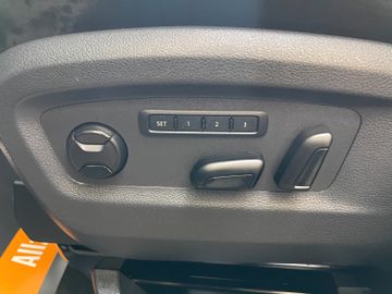 Volkswagen T6 Multivan Lang *ACC*AHK*NAVI*KAM*ELEKT.TÜREN*