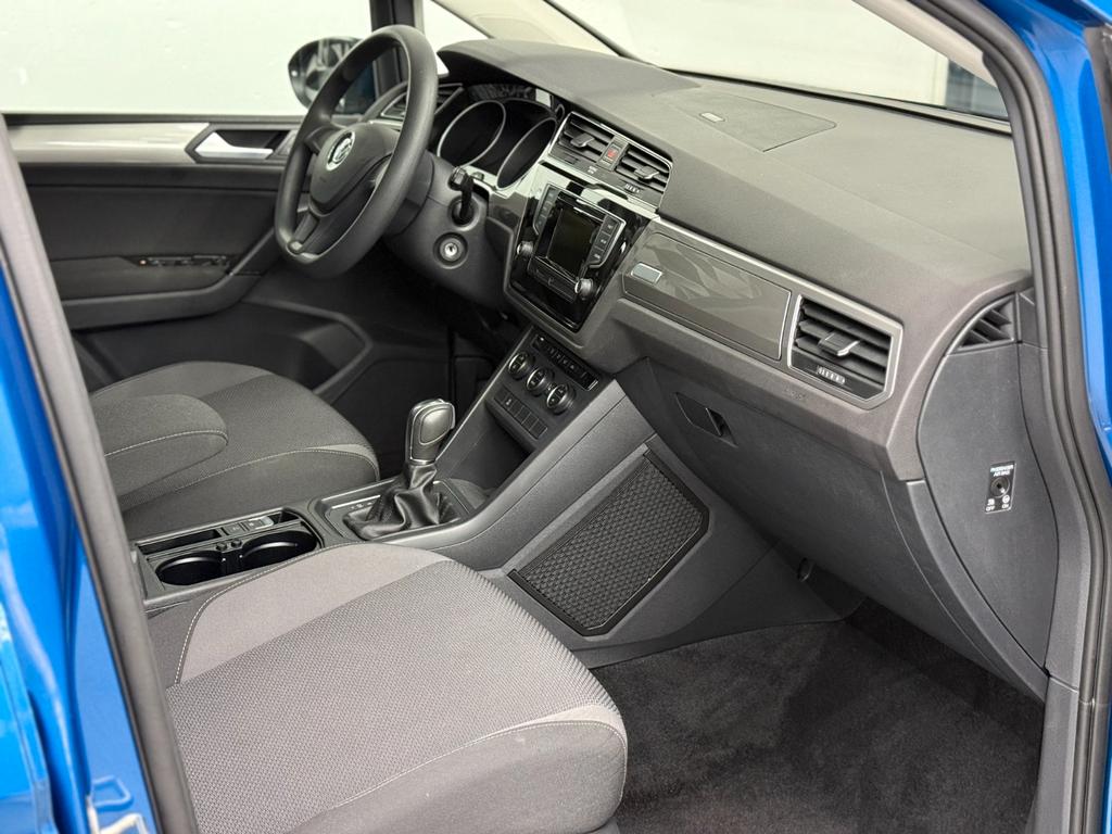 Volkswagen Touran 1.6 TDI DSG, Foto 36 von 50