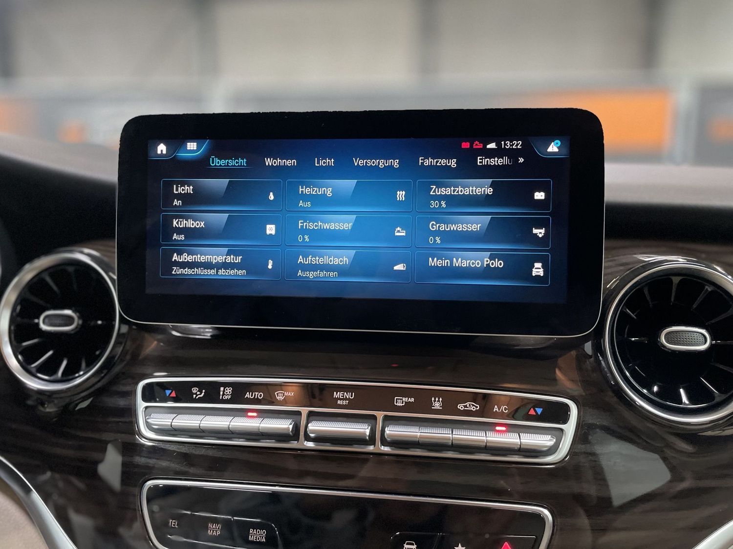 Fahrzeugabbildung Mercedes-Benz V 300 d Marco Polo EDITION AMG Night 4M#Küche#36