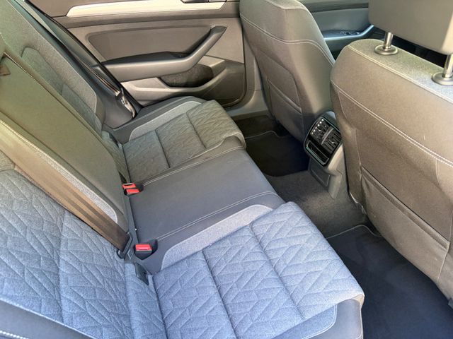 Fahrzeugabbildung Volkswagen Passat Var. GTE Hybrid+Aut.+Navi+1.Hand+CarPlay