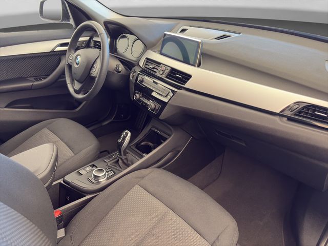 Fahrzeugabbildung BMW X1 sDrive 18i Automatik+Navi+DAB+AHK+PDC