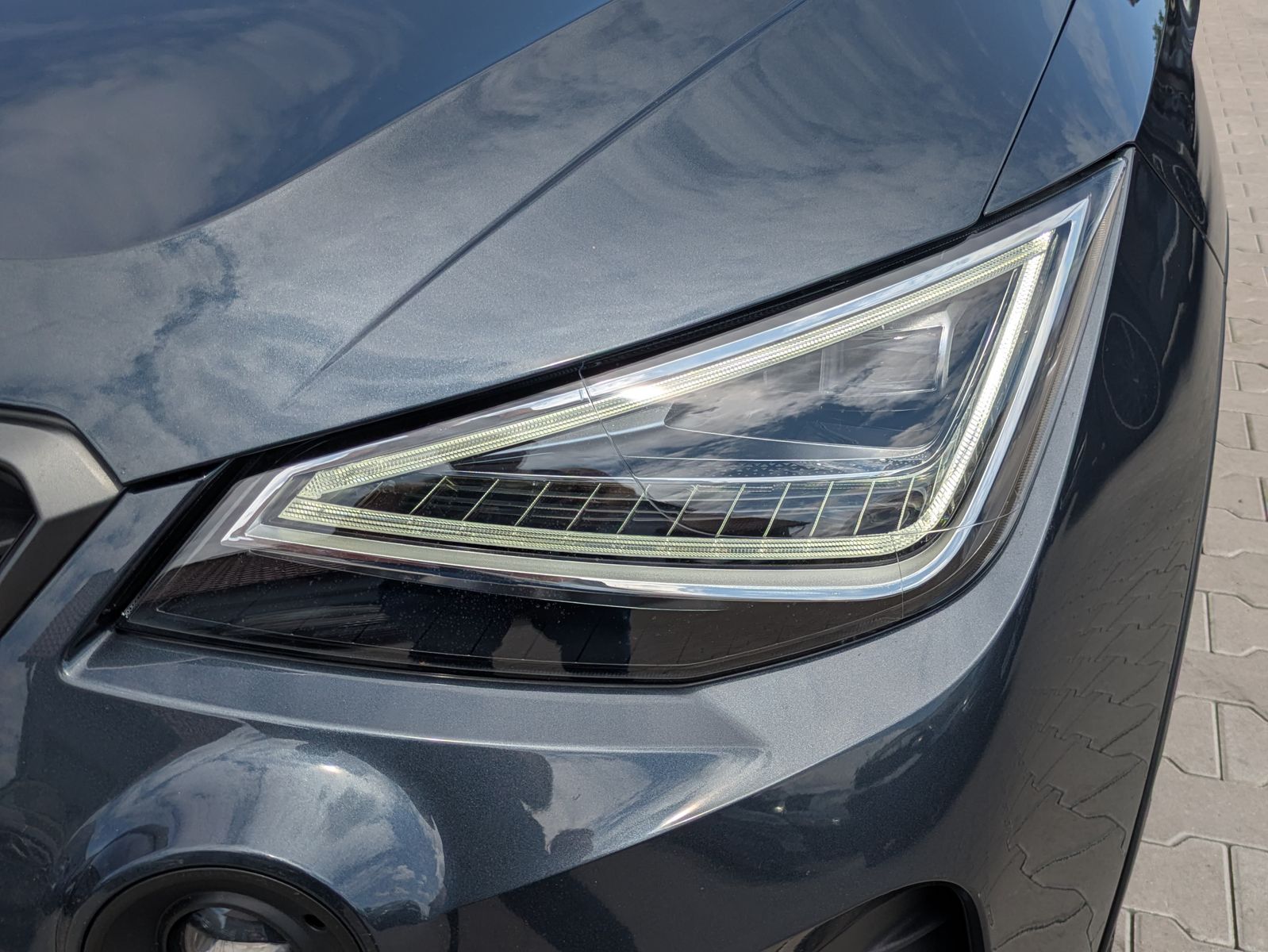 Fahrzeugabbildung SEAT Arona 1.5 TSI FR DSG AHK*ACC*LED*APP*DAB*KAMERA