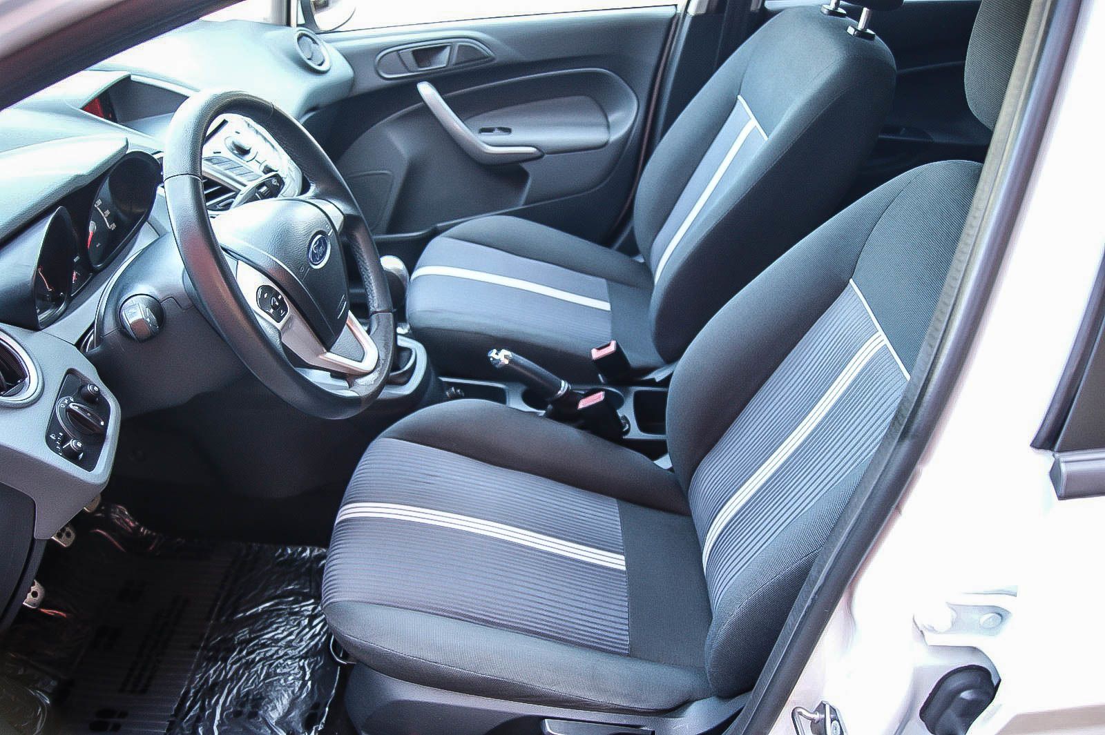 Fahrzeugabbildung Ford Fiesta 1.25 60kW VIVA KLIMA SITZHZG SPORT-FW ALU