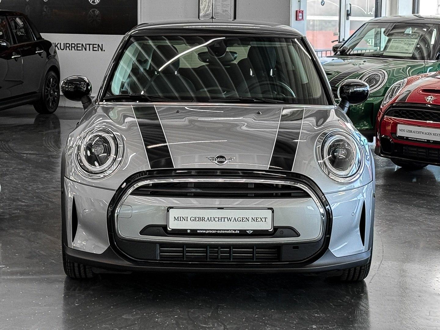 MINI Cooper Essential Trim Aut Nav LED Drive+Park