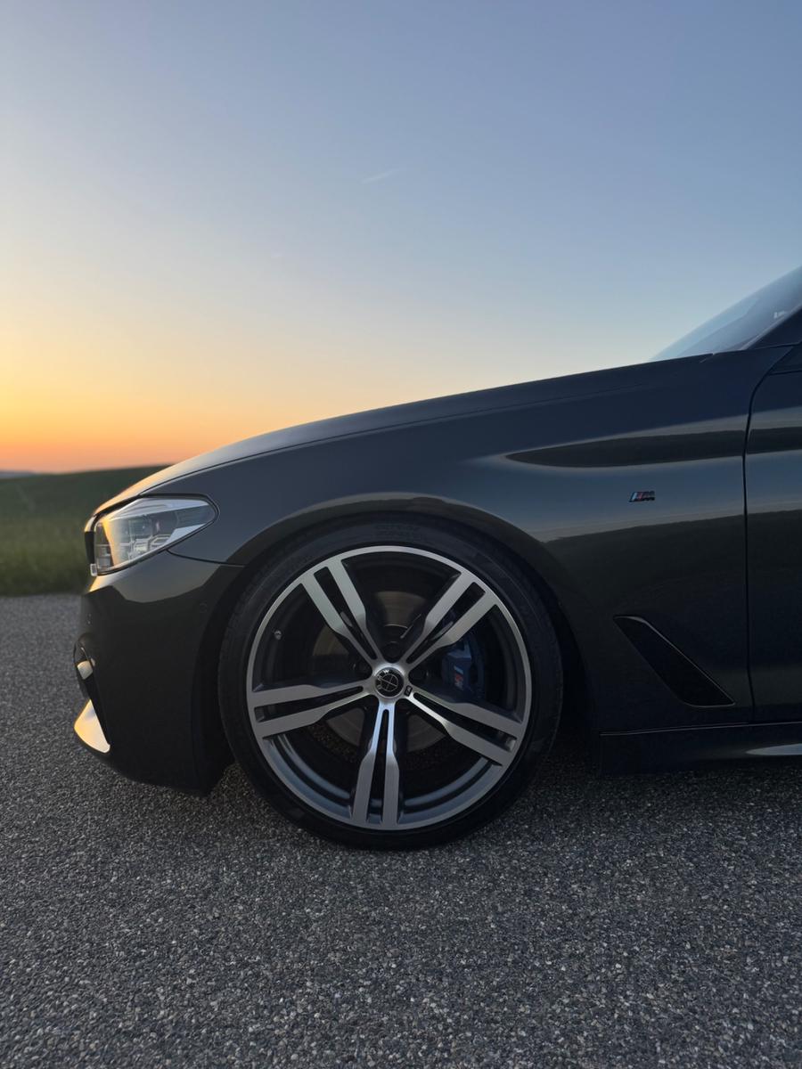 BMW 530d *1.HAND *M-SPORTPAKET *LED *SCHIEBEDACH  
