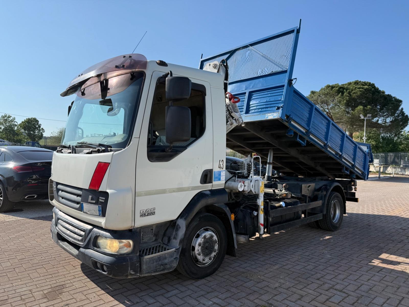 DAF LF45.220 Kipper mit Kran Bonfiglioli  P7.200/2SI