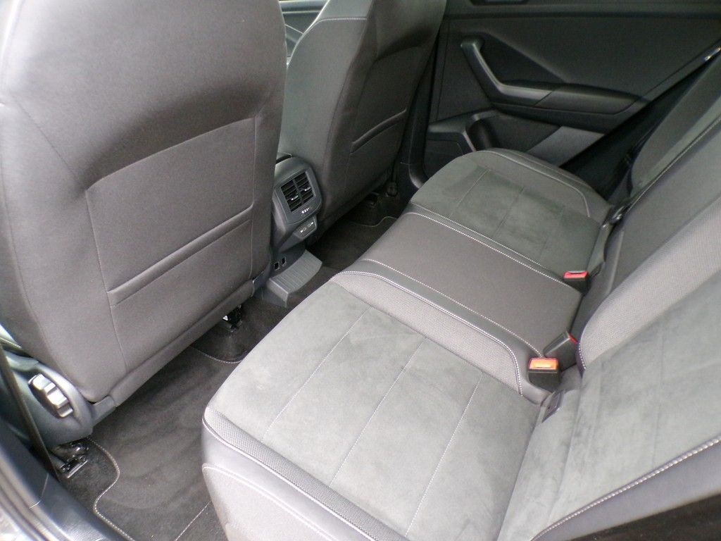 Fahrzeugabbildung Volkswagen T-Roc  2.0 TDI R-Line *LED*AHK*R-Line*APP-Connec