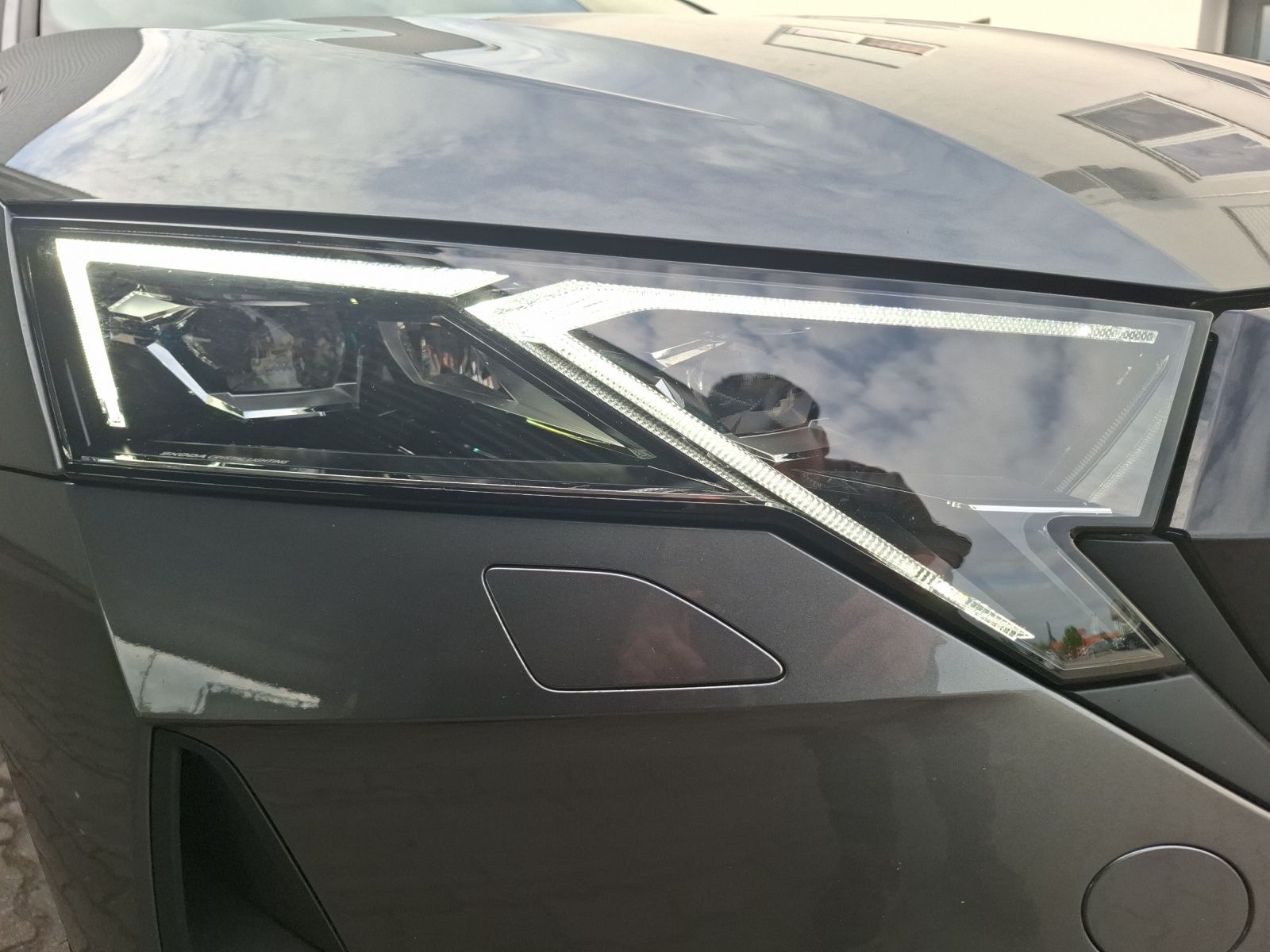 Fahrzeugabbildung SKODA Octavia Combi TDI Sportline DSG Matrix Navi HUD
