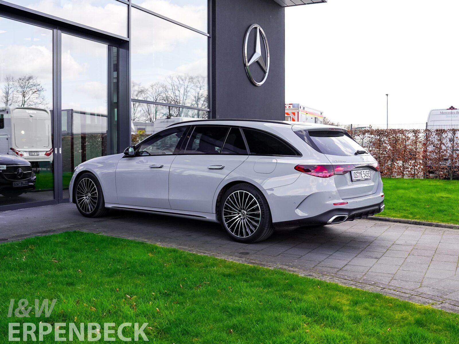 Fahrzeugabbildung Mercedes-Benz E 300de 4M AMG Distronic HeadUp AHK DigitalLight