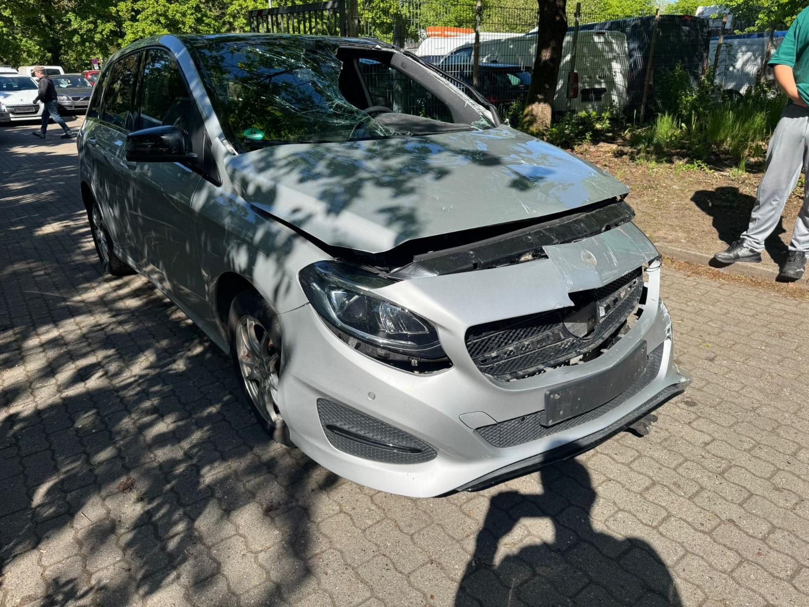 Mercedes-Benz B 200 Urban Automatik/Airbags Ok/Panorama Dach