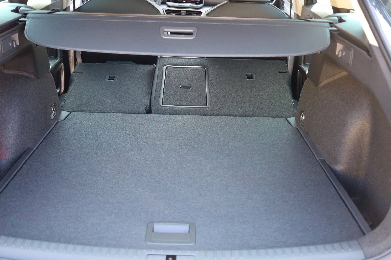Fahrzeugabbildung SEAT Leon Sportstourer 1.5 eTSI FR *DSG *AHZV