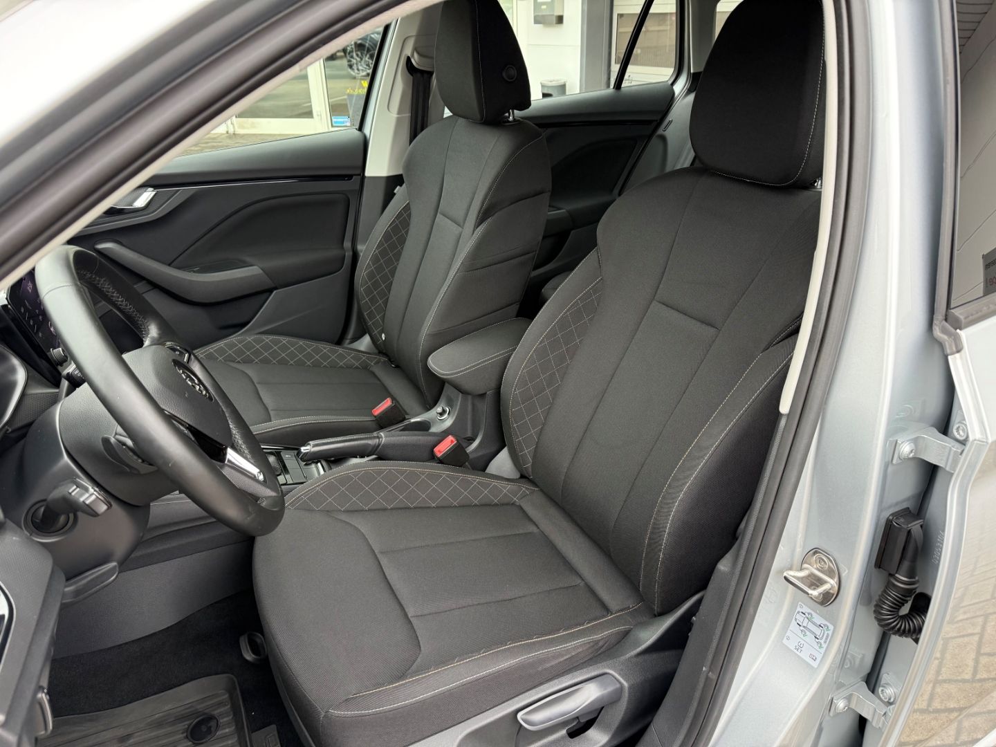 SKODA Scala 1.5 TSI EU6d DSG CarPlay SHZ RFK Alu LED - Image 10