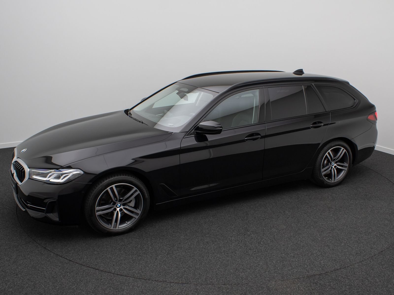 Fahrzeugabbildung BMW 520d xD Sport HUD DAB Leder 4xKlima Laser AHK