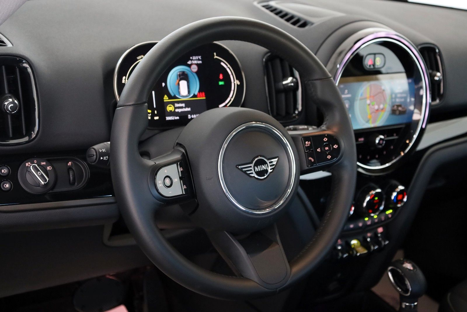 Fahrzeugabbildung MINI Countryman Cooper SE Essential Trim All4,ACC,Nav