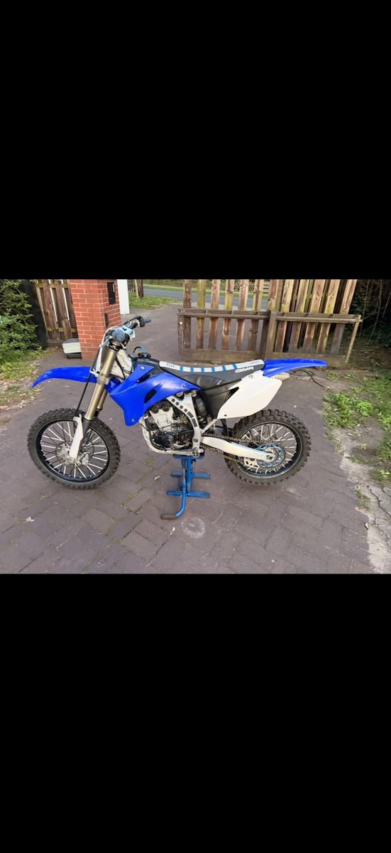 Yamaha YZ 2009 — rear view