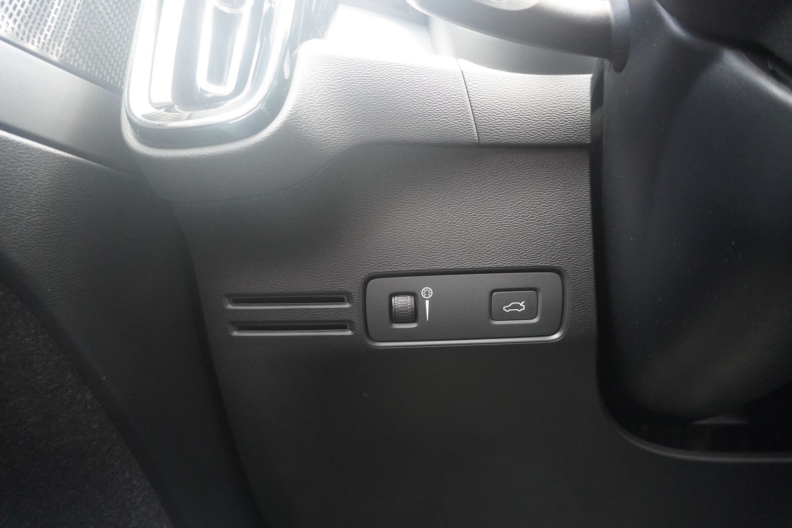Volvo XC40 2.0 Momentum AWD Aut LED 360° Panorama Navi foto 19
