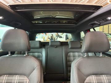 Volkswagen Golf *1.HAND*PANO*STHZ*AHK*ACC*NAV*2-ZONEN*
