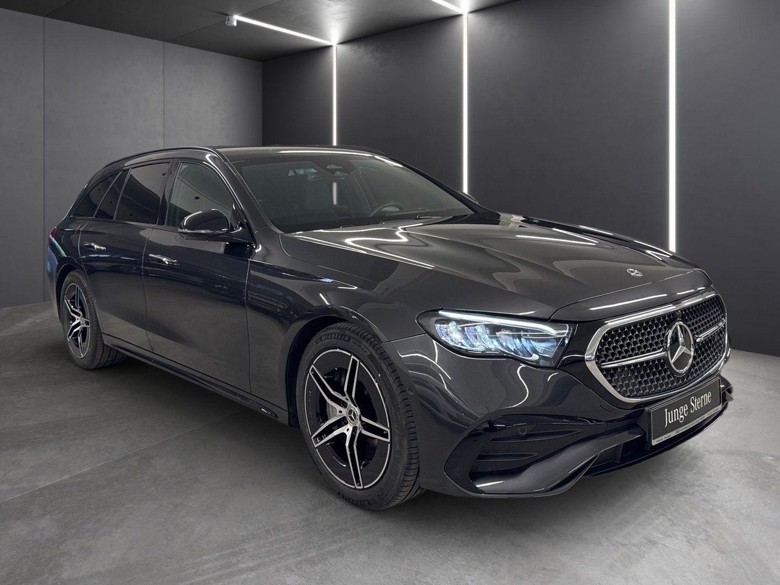 Fahrzeugabbildung Mercedes-Benz E 220 T d 4M AMG*AHK*Distro*Totwink*Night*LED*