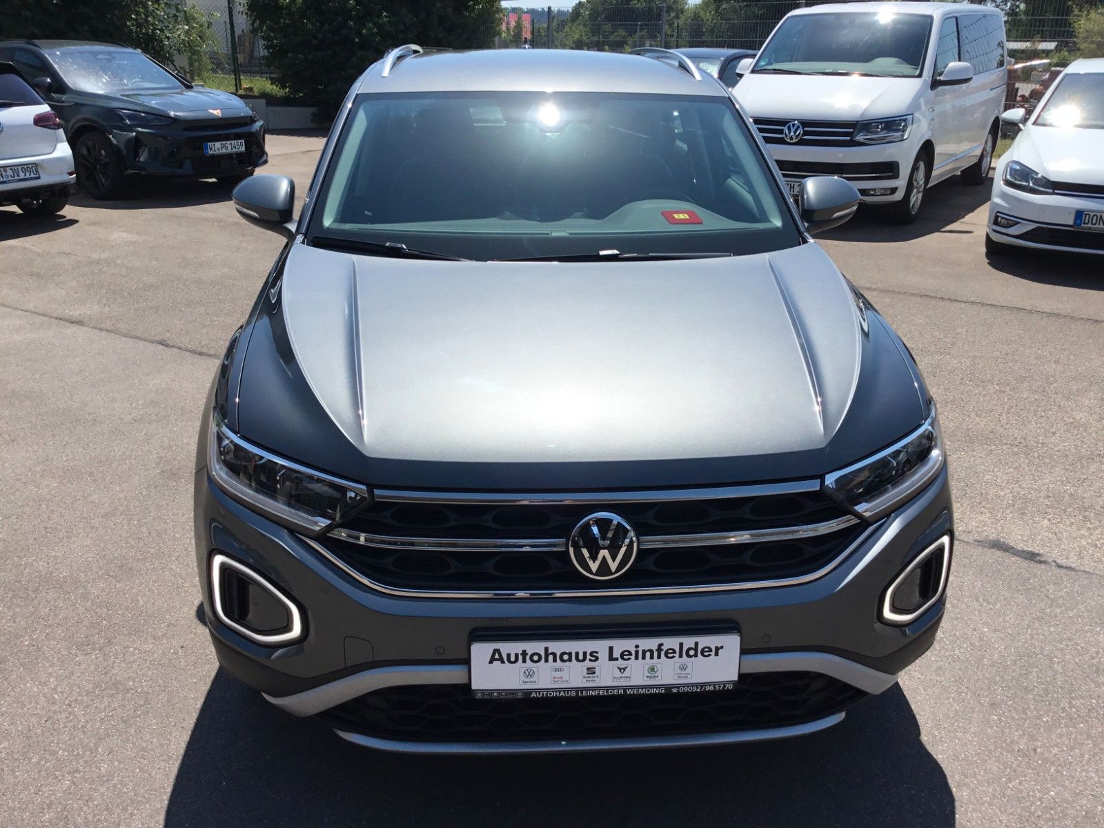Fahrzeugabbildung Volkswagen T-Roc 1.5 TSI DSG Style+AHK+LED+ACC+17"+Kamera