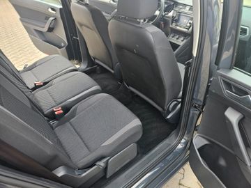 Volkswagen Touran - 12
